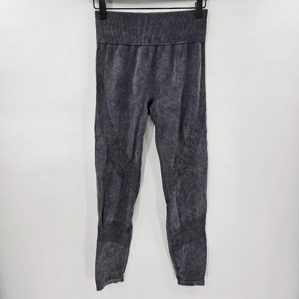 Victoria's Secret PINK medium seamless leggings gray acidwash black gym workout